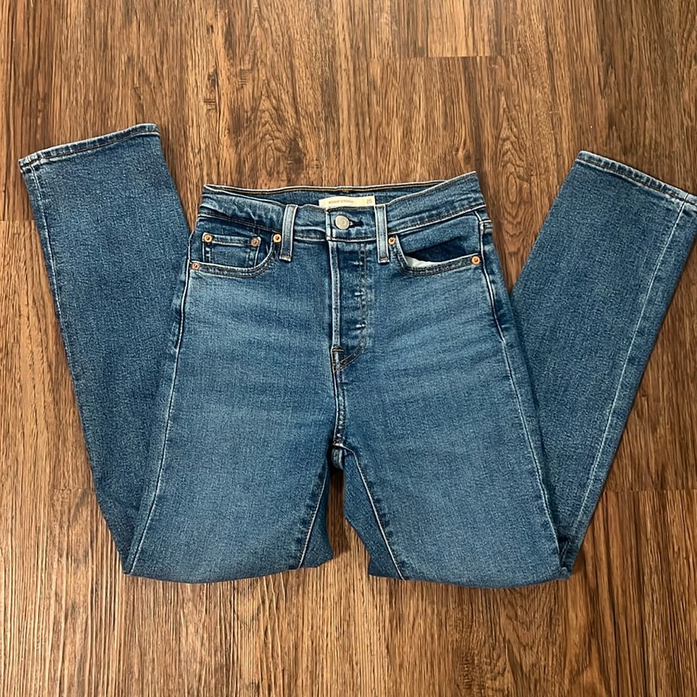 LEVI’S Wedgie Straight Size 25